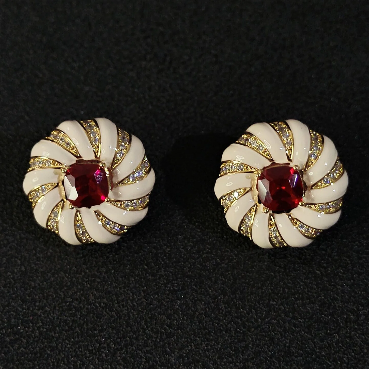 vintage round stud earrings enamel zirconia red pink blue rainbow flower earrings cute jewelry women daily wear
vintage round stud earrings enamel zirconia red pink blue rainbow flower earrings cute jewelry women daily wear