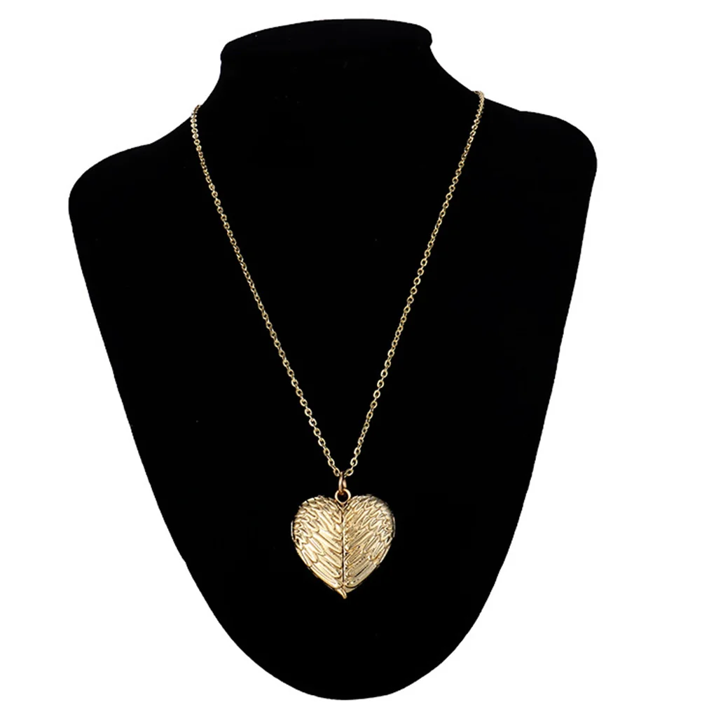 Heart Photo Locket Necklace Personalized Picture Pendant Stylish Heart Shaped Necklace Gift for Special Occasions 
Heart Photo Locket Necklace Personalized Picture Pendant Stylish Heart Shaped Necklace Gift for Special Occasions