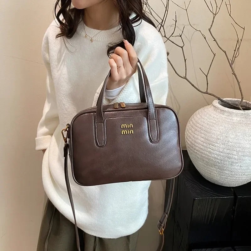 Minimalist Vintage Diaper Bag Women Elegant Designer Handbag Leather Crossbody Shoulder Purse Tote Shopper Commuter Style
Minimalist Vintage Diaper Bag Women Elegant Designer Handbag Leather Crossbody Shoulder Purse Tote Shopper Commuter Style