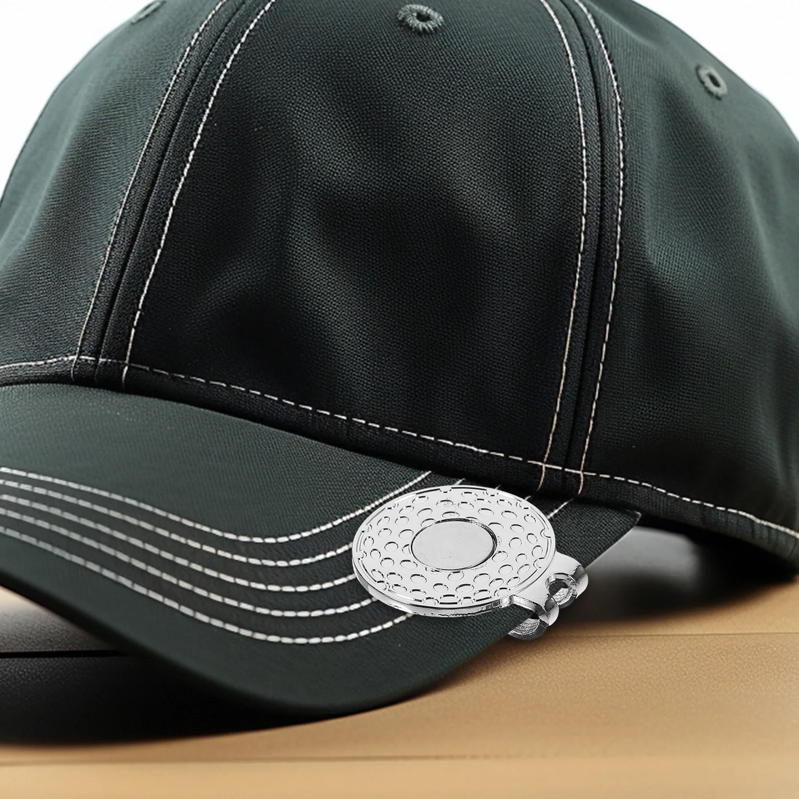 2 Pcs Hat Delicate Golf Hat Clip Clip Black Silver 25mm Ball Markers Portable Golfs Accessories Durable Stylish Gifts
2 Pcs Hat Delicate Golf Hat Clip Clip Black Silver 25mm Ball Markers Portable Golfs Accessories Durable Stylish Gifts