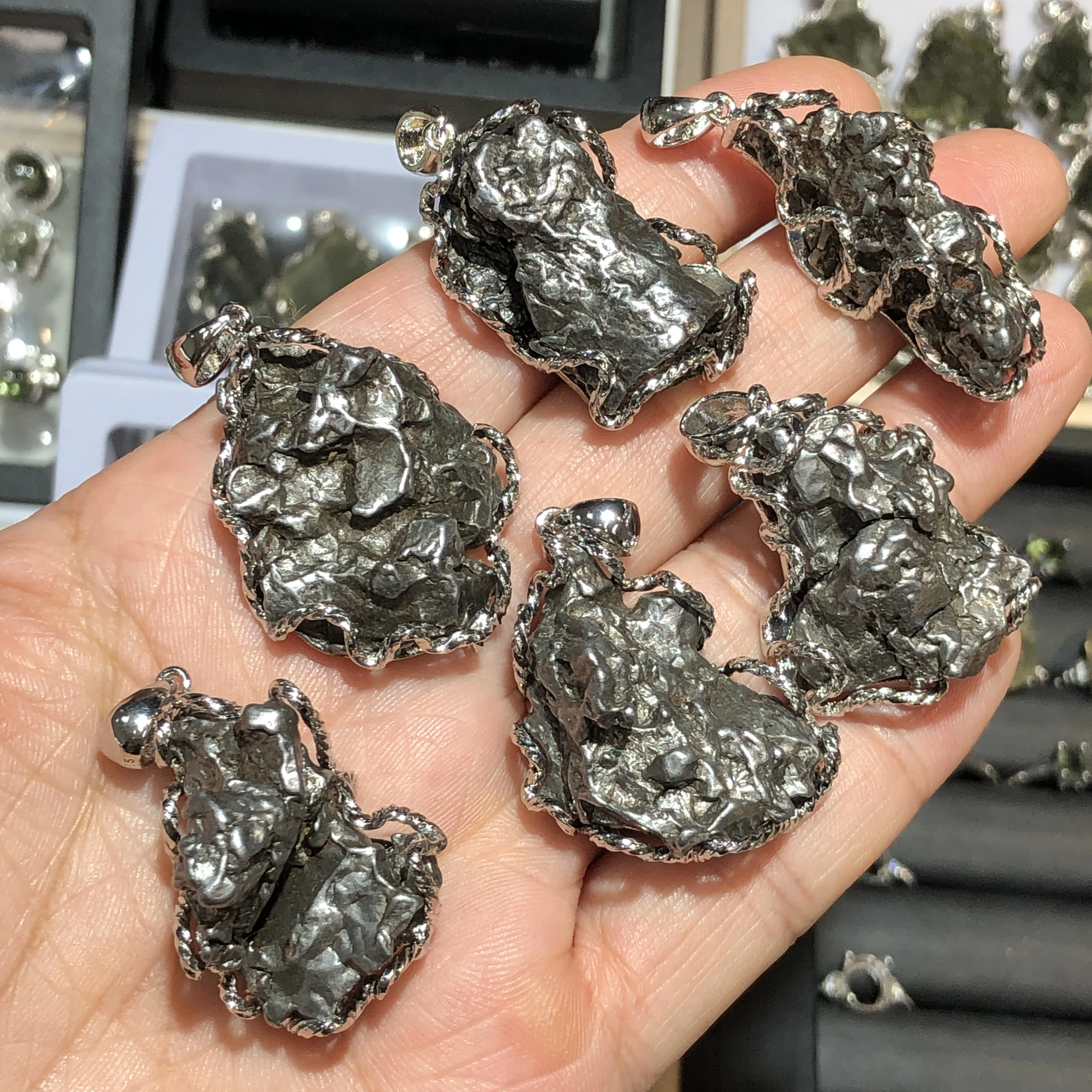 1 Pc Natural Argentina Raw Rough Iron-Nickel Gibeon Meteorite Pendant Stainless Steel Irregular Reiki Healing Stone Jewelry Gift
1 Pc Natural Argentina Raw Rough Iron-Nickel Gibeon Meteorite Pendant Stainless Steel Irregular Reiki Healing Stone Jewelry Gift