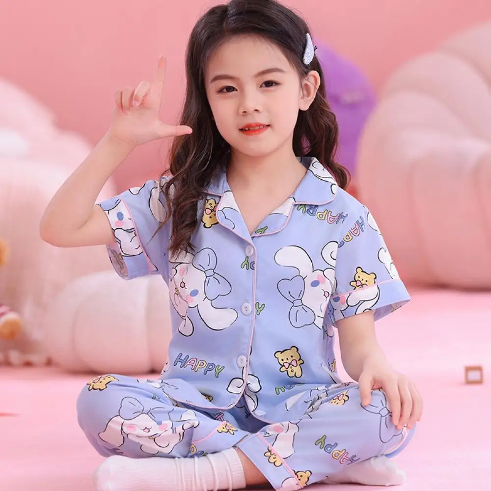 Kawaii Cinnamoroll детский пижамный комплект Sanrio Kuromi аниме мультфильм летняя одежда для отдыха для девочек и мальчиков милая свободная модная домашняя одежда с принтом
Kawaii Cinnamoroll детский пижамный комплект Sanrio Kuromi аниме мультфильм летняя одежда для отдыха для девочек и мальчиков милая свободная модная домашняя одежда с принтом