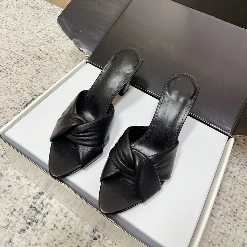 2026 New Fashionable Pointed Toe High Heel Slippers Leather Knot Casual Outdoor Sandals Thick Heel Slip-On Shoes
2026 New Fashionable Pointed Toe High Heel Slippers Leather Knot Casual Outdoor Sandals Thick Heel Slip-On Shoes