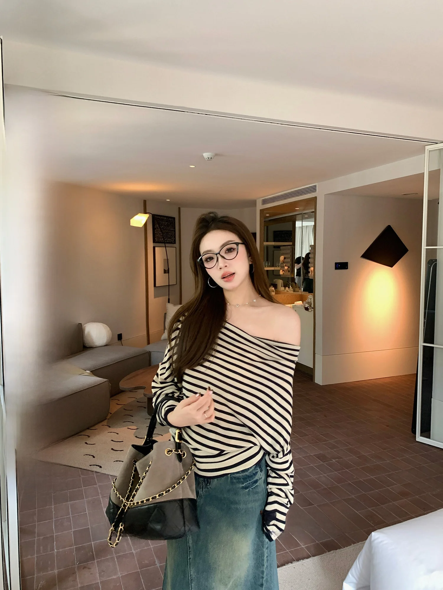 Женский свободный вязаный топ с рукавами «летучая мышь» и полосками на плечах, в корейском стиле, для повседневной носки, осенняя новинка
Женский свободный вязаный топ с рукавами «летучая мышь» и полосками на плечах, в корейском стиле, для повседневной носки, осенняя новинка