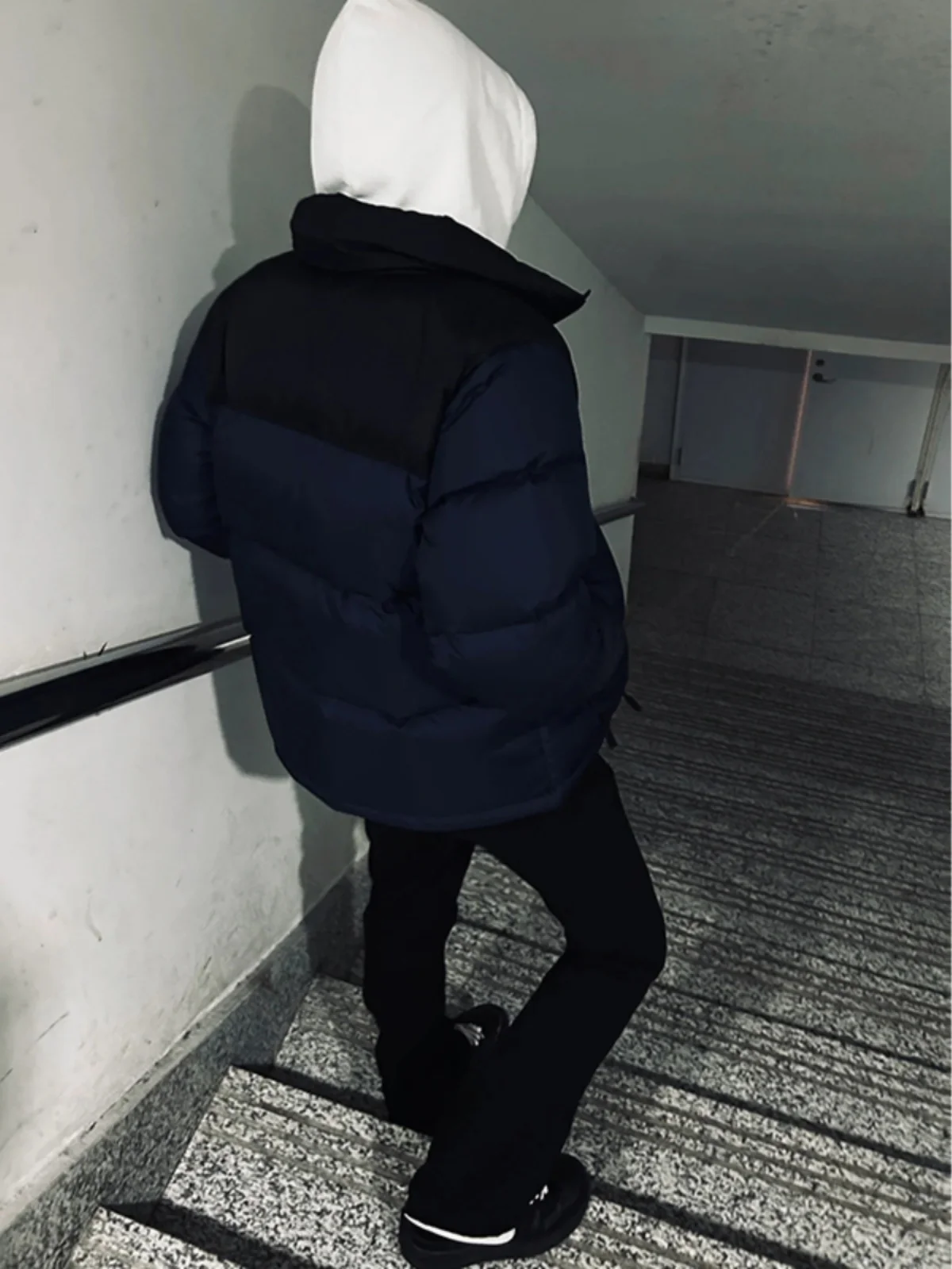 Мужская зимняя теплая куртка-пуховик Bla Du с воротником-стойкой, молодежная модная модель, однотонная, из полиэфирного волокна
Мужская зимняя теплая куртка-пуховик Bla Du с воротником-стойкой, молодежная модная модель, однотонная, из полиэфирного волокна