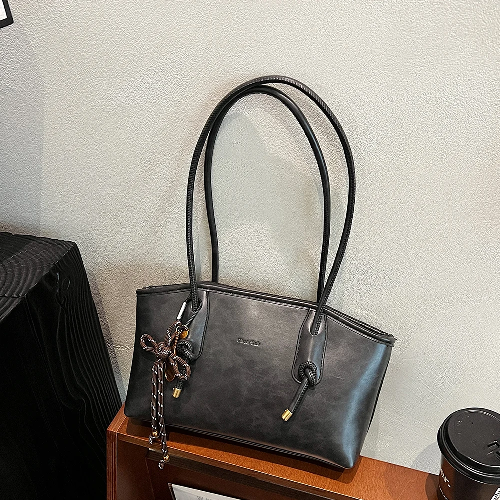 Винтажная кожаная сумка-хобо с подвеской, модная роскошная сумка-тоут, ретро-сумка на плечо, вместительная сумка с верхней ручкой
Винтажная кожаная сумка-хобо с подвеской, модная роскошная сумка-тоут, ретро-сумка на плечо, вместительная сумка с верхней ручкой