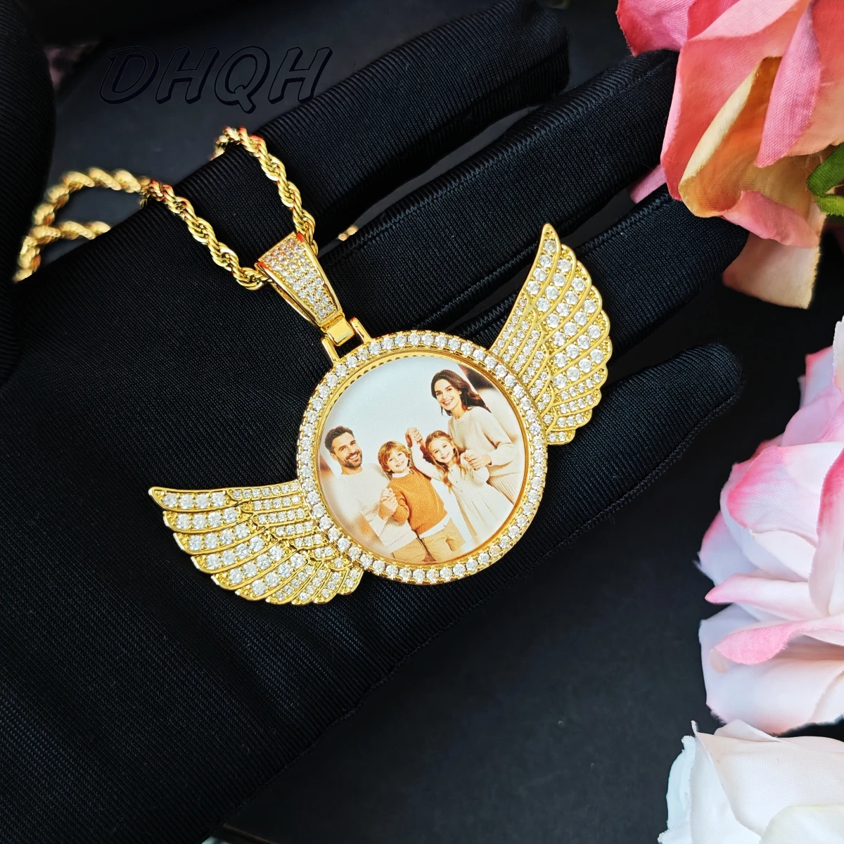 Hip Hop Iced Out Angel Wing Photo Pendant Custom Personalized Family Pet Portrait Rope Chain Anniversary Jewelry Gift
Hip Hop Iced Out Angel Wing Photo Pendant Custom Personalized Family Pet Portrait Rope Chain Anniversary Jewelry Gift 