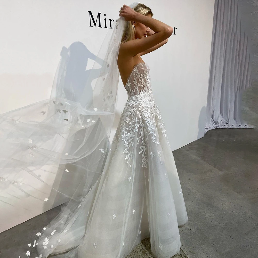 Luxury Wedding Dresses for Bride Flower Appliques Tulle Strapless A Line Bride Dress with Train Backless Beach Bridal Gowns
Luxury Wedding Dresses for Bride Flower Appliques Tulle Strapless A Line Bride Dress with Train Backless Beach Bridal Gowns