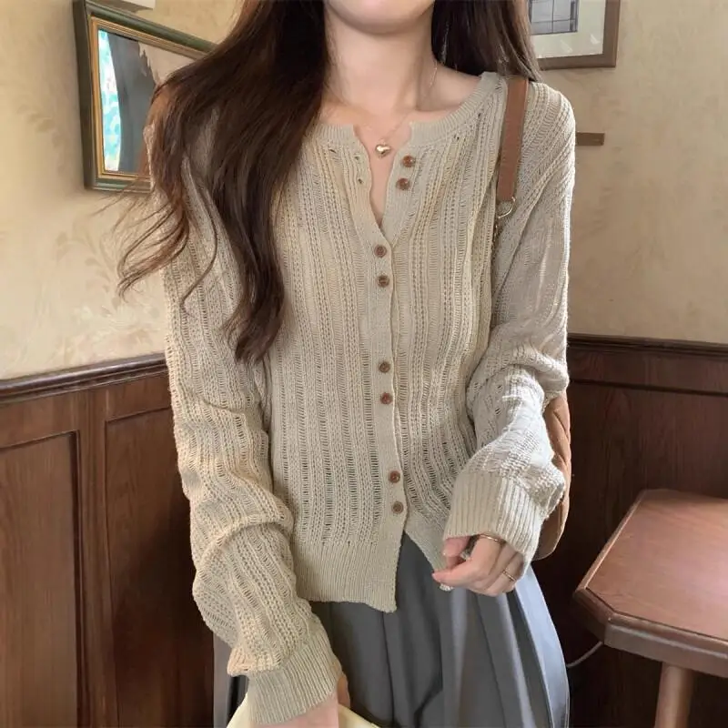 Women's retro unique Gentle Wind tops autumn single-breasted knit coat soft and sticky cardigan Ethereal fashionable elegance
Women's retro unique Gentle Wind tops autumn single-breasted knit coat soft and sticky cardigan Ethereal fashionable elegance