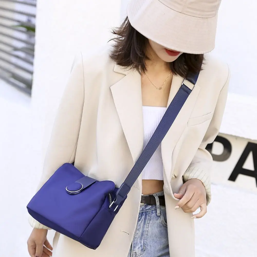 Casual Solid Color Nylon Shoulder Bag Zipper Korean Style Women Crossbody Bag Large Capacity Phone Bag Canvas Bucket Bag Student
Casual Solid Color Nylon Shoulder Bag Zipper Korean Style Women Crossbody Bag Large Capacity Phone Bag Canvas Bucket Bag Student