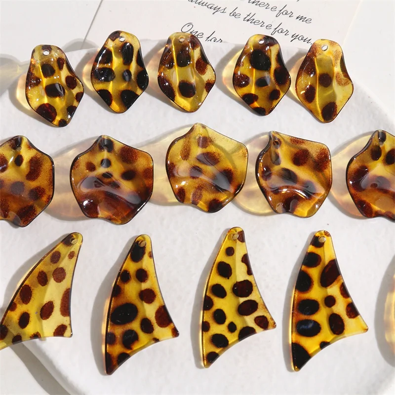 New arrived 100pcs/lot color Leopard pattern print geometry Irregular shape acrylic beads diy jewelry garment accessory
New arrived 100pcs/lot color Leopard pattern print geometry Irregular shape acrylic beads diy jewelry garment accessory