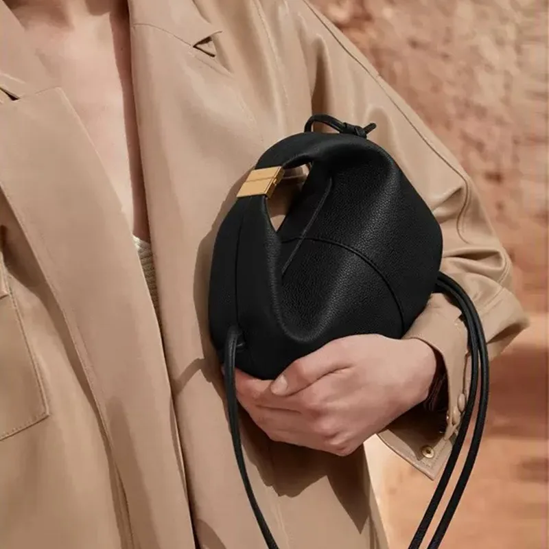 Professional Commuter Bento Bag Pleated Fashion Women's Handbag Versatile Chain Shoulder Bag High-Capacity Daily Crossbody
Professional Commuter Bento Bag Pleated Fashion Women's Handbag Versatile Chain Shoulder Bag High-Capacity Daily Crossbody