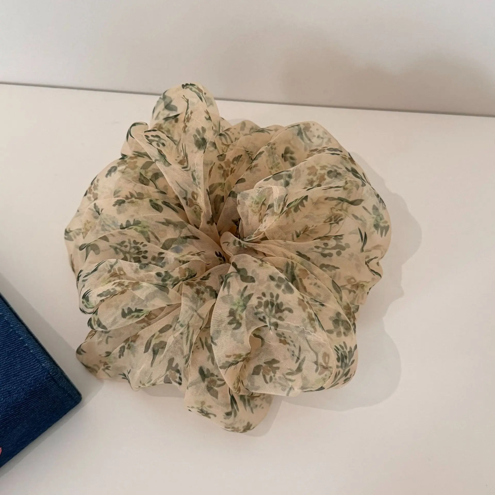 Korean Style Tulle Floral Scrunchie Hair Tie for Ponytail New 2026 Soft Elegant Gentle Lightweight Daily Hair Accessory
Korean Style Tulle Floral Scrunchie Hair Tie for Ponytail New 2026 Soft Elegant Gentle Lightweight Daily Hair Accessory