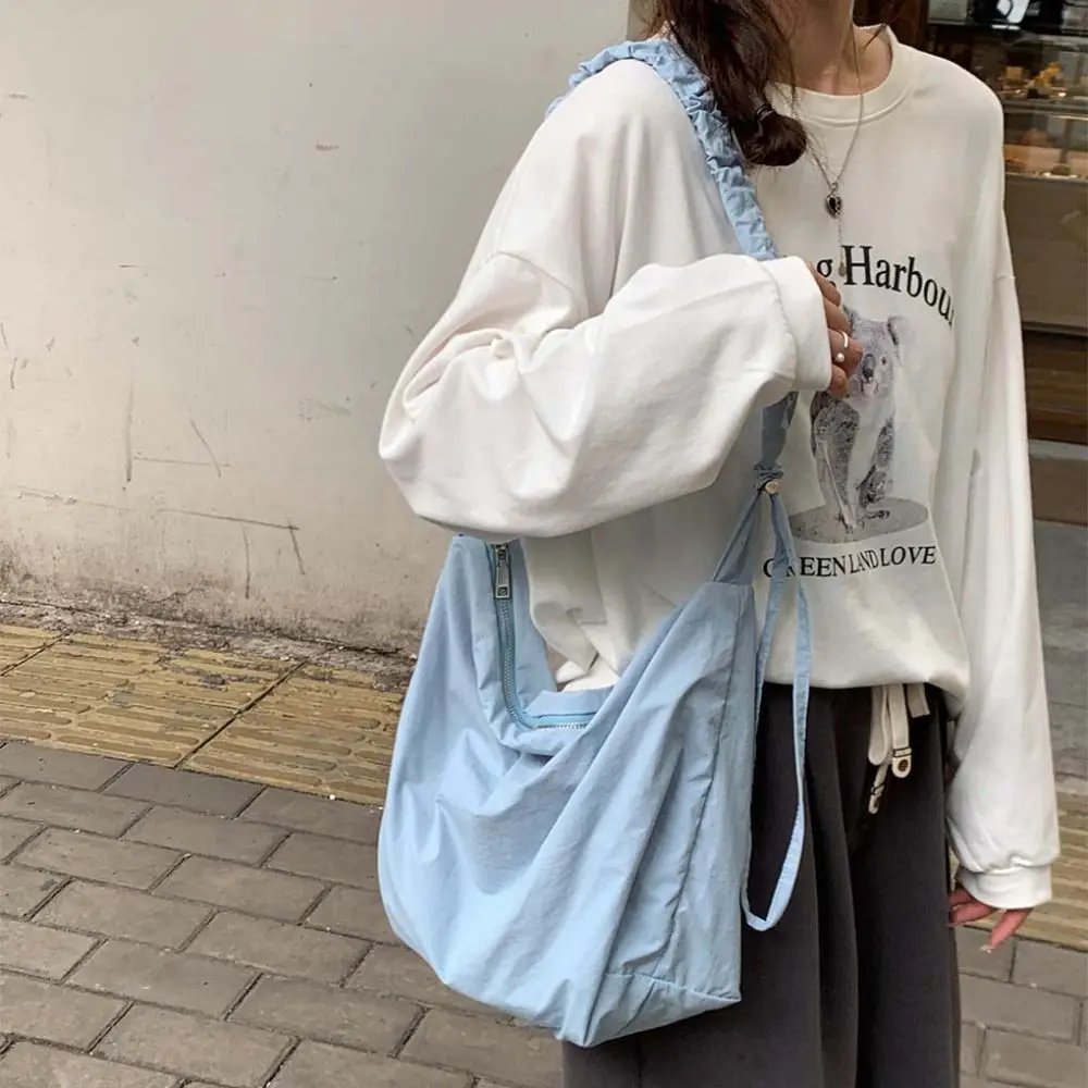 Korean Style Pleated Strap Crossbody Bag Niche Design Large Capacity Light Soft Nylon Bag Tote Bag Solid Color Shoulder Bag
Korean Style Pleated Strap Crossbody Bag Niche Design Large Capacity Light Soft Nylon Bag Tote Bag Solid Color Shoulder Bag