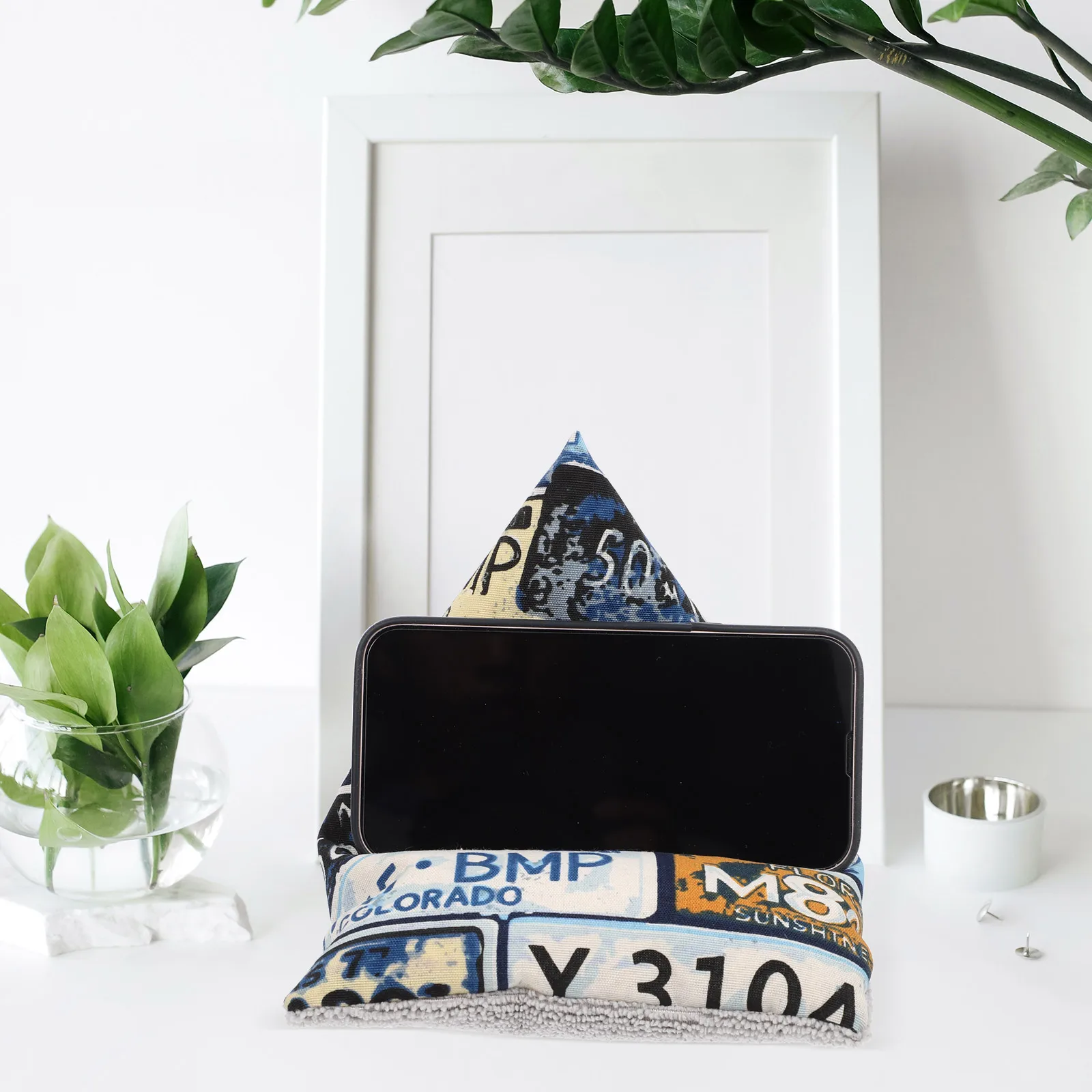 Mobile Phone Tablet Support Pillow Soft Canvas Stand Cushion Home Sofa Bed Use Phone Pillow Holder Tablet Support Cushion
Mobile Phone Tablet Support Pillow Soft Canvas Stand Cushion Home Sofa Bed Use Phone Pillow Holder Tablet Support Cushion