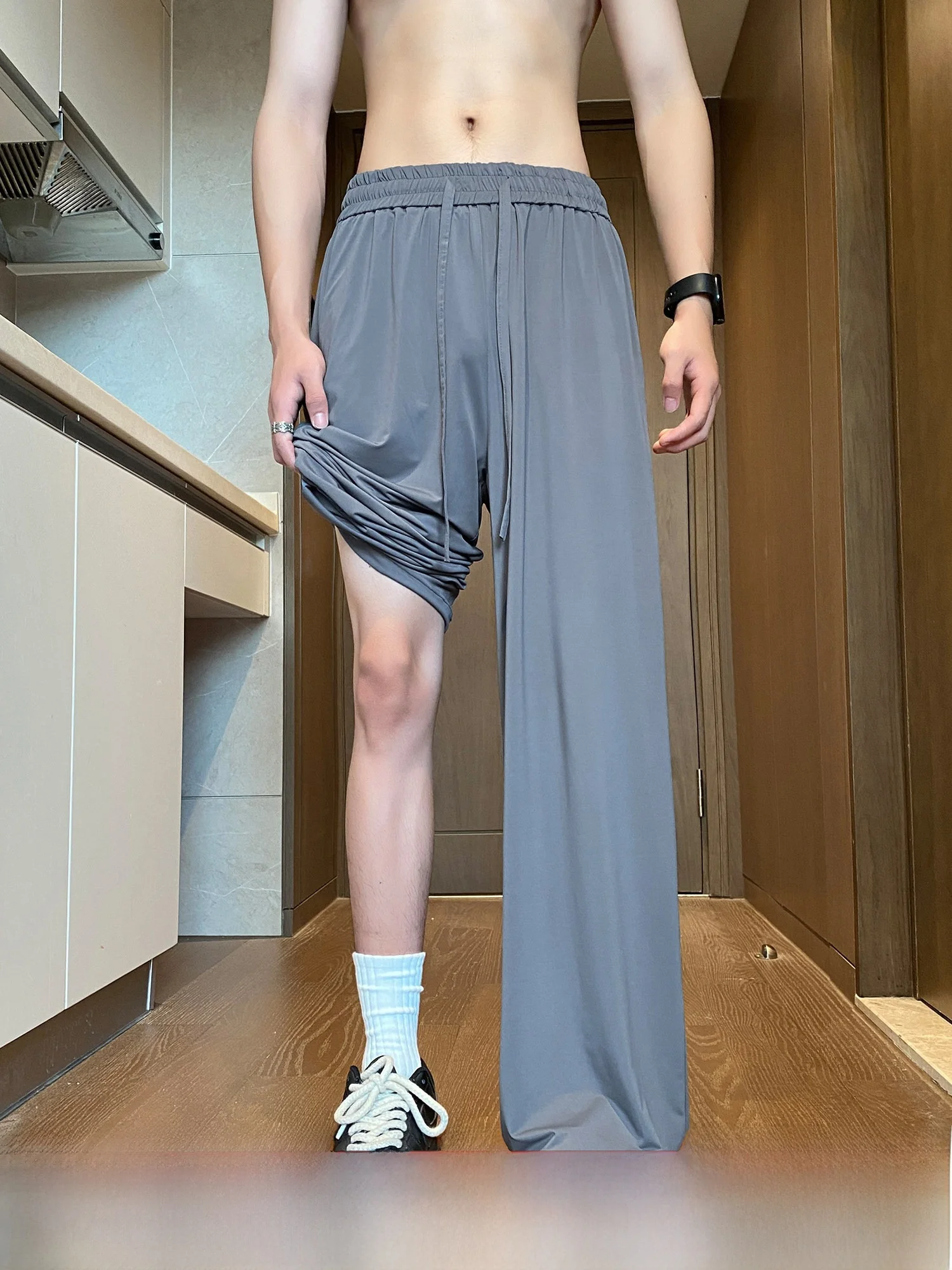 Qui Dry Ice Silk Men's Casual Pants Summer Lightweight Loose Straight American Trend Boys Straight Leg Pants Breathable
Qui Dry Ice Silk Men's Casual Pants Summer Lightweight Loose Straight American Trend Boys Straight Leg Pants Breathable