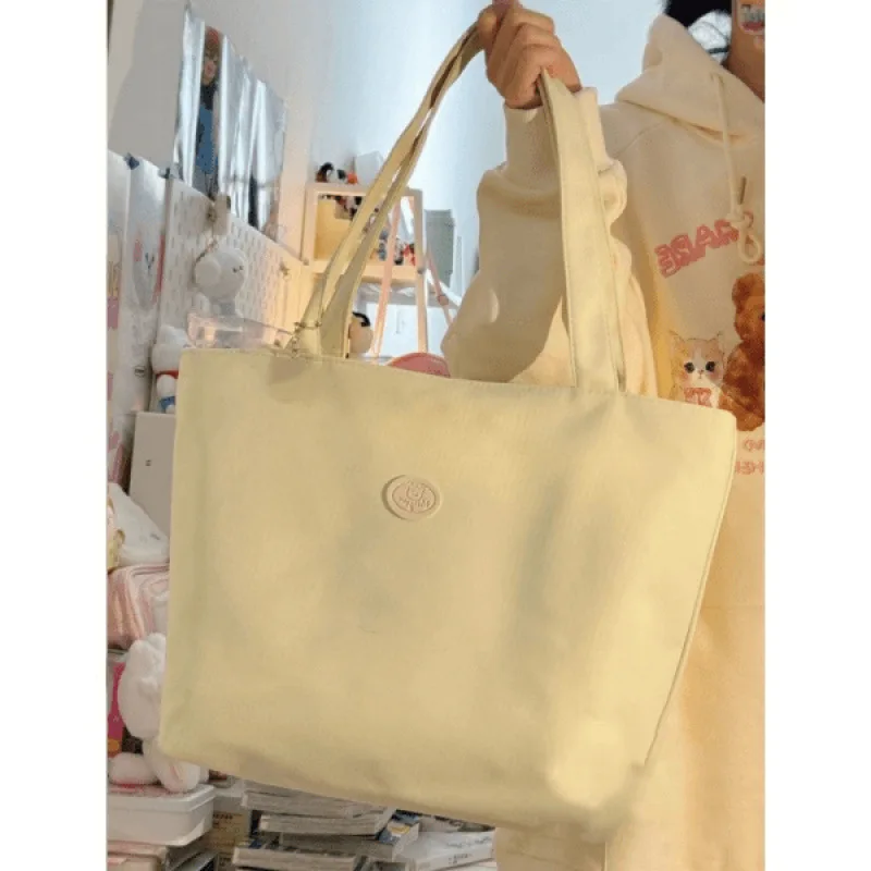 Casual Color Women's Tote Bag Large Capacity Commuter Shoulder Handbag for Class Travel Versatile PU Leather Bag
Casual Color Women's Tote Bag Large Capacity Commuter Shoulder Handbag for Class Travel Versatile PU Leather Bag