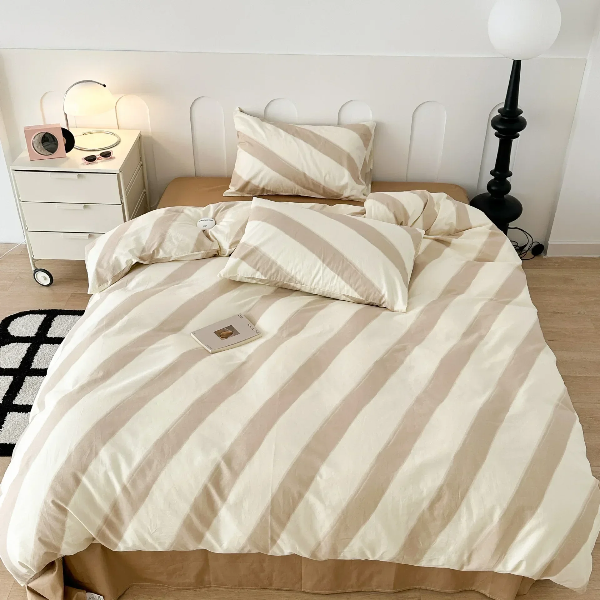 2023 New Design Comfortable Fabric Solid Color Quilt Cover Set Double Bed Home Duvet Cover
2023 New Design Comfortable Fabric Solid Color Quilt Cover Set Double Bed Home Duvet Cover
