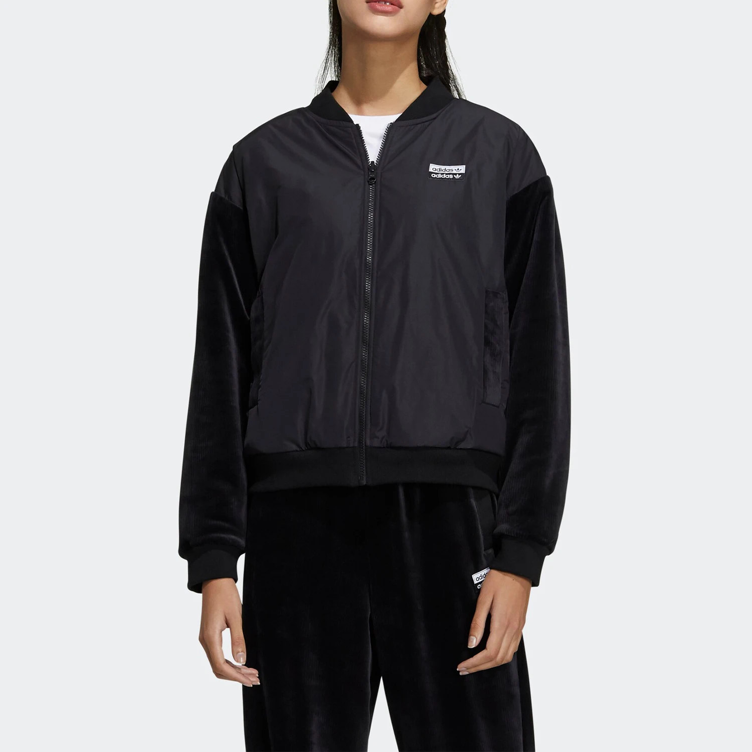 Официальная женская удобная куртка Adidas с тремя полосками GU1399
Официальная женская удобная куртка Adidas с тремя полосками GU1399