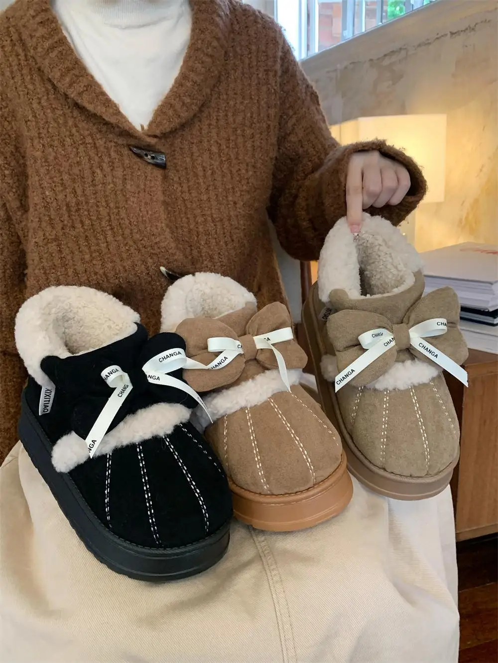 Thickened Short Snow Boots for Women Winter Warm Knot Spliced Color Sweet Style Youth Fashion Snow Boots
Thickened Short Snow Boots for Women Winter Warm Knot Spliced Color Sweet Style Youth Fashion Snow Boots