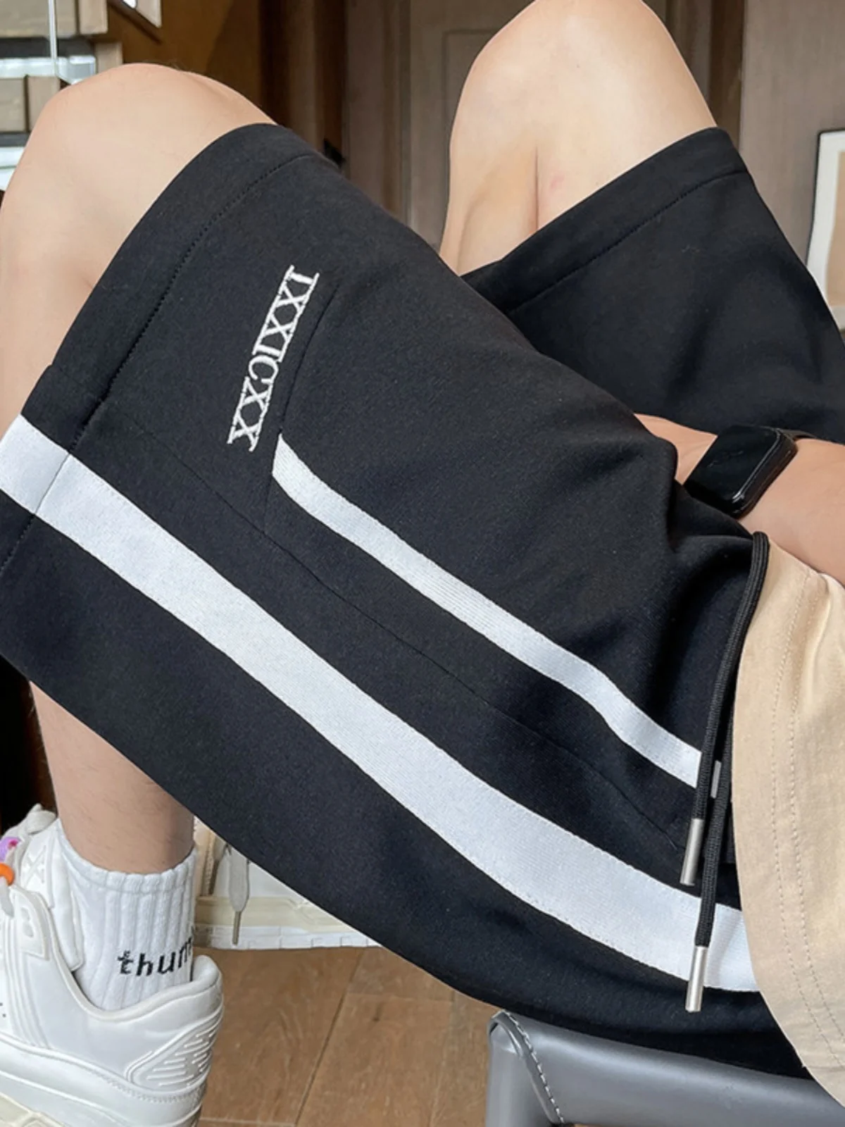 Мужские летние повседневные брюки свободного кроя с вышивкой и пэчворком в американском стиле, модные, для отдыха
Мужские летние повседневные брюки свободного кроя с вышивкой и пэчворком в американском стиле, модные, для отдыха