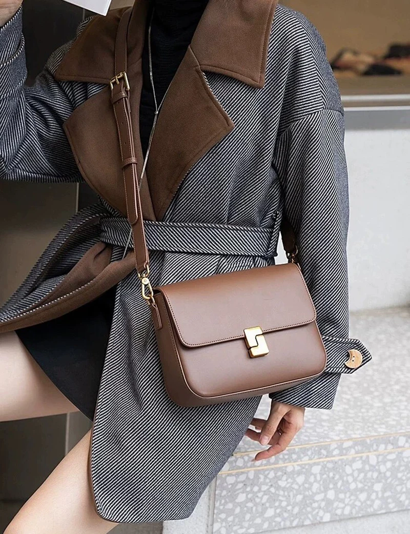 New style tofu bag, high-quality and stylish genuine leather women's bag, shoulder bag, crossbody bag, small square bag.
New style tofu bag, high-quality and stylish genuine leather women's bag, shoulder bag, crossbody bag, small square bag.