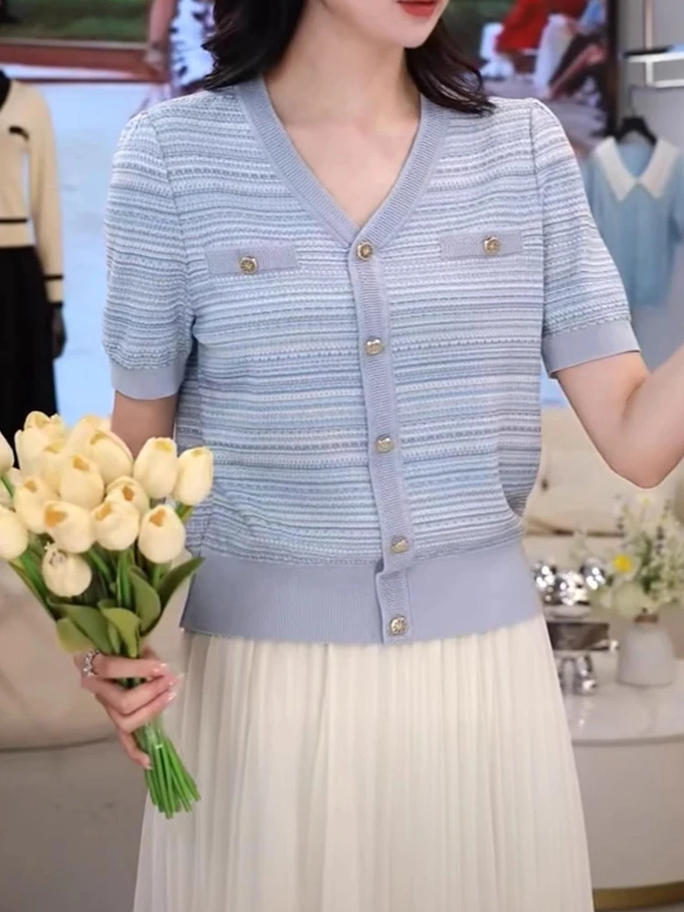 Ice Silk Knitted Top Women's Faionable V-Ne ort Sve Base Layer irt Korean Sle Loose Fit Button Detail Summer
Ice Silk Knitted Top Women's Faionable V-Ne ort Sve Base Layer irt Korean Sle Loose Fit Button Detail Summer