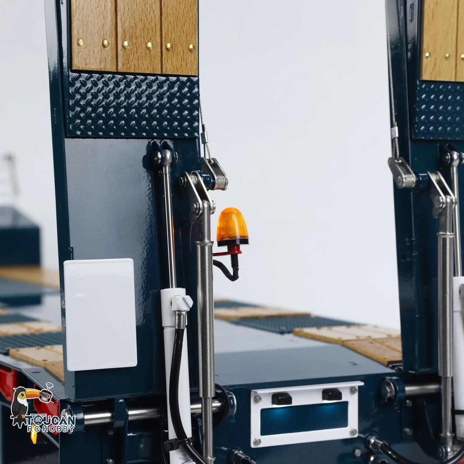 LESU 1/14 RC Metal Trailer Hydraulic Lifting Tailboard for Toys Radio Control Tractor Truck Car Vehicle with Light System Pump
LESU 1/14 RC Metal Trailer Hydraulic Lifting Tailboard for Toys Radio Control Tractor Truck Car Vehicle with Light System Pump