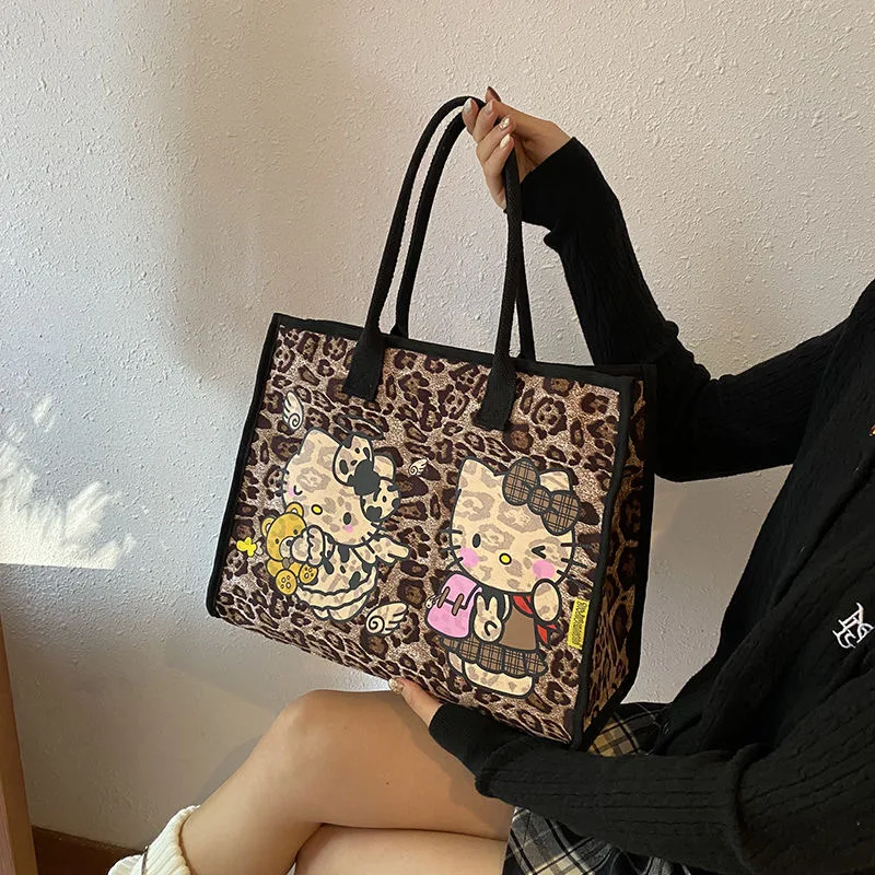 Hello Kitty leopard print large capacity canvas bag for women's spring and autumn retro fashion single shoulder tote bag
Hello Kitty leopard print large capacity canvas bag for women's spring and autumn retro fashion single shoulder tote bag