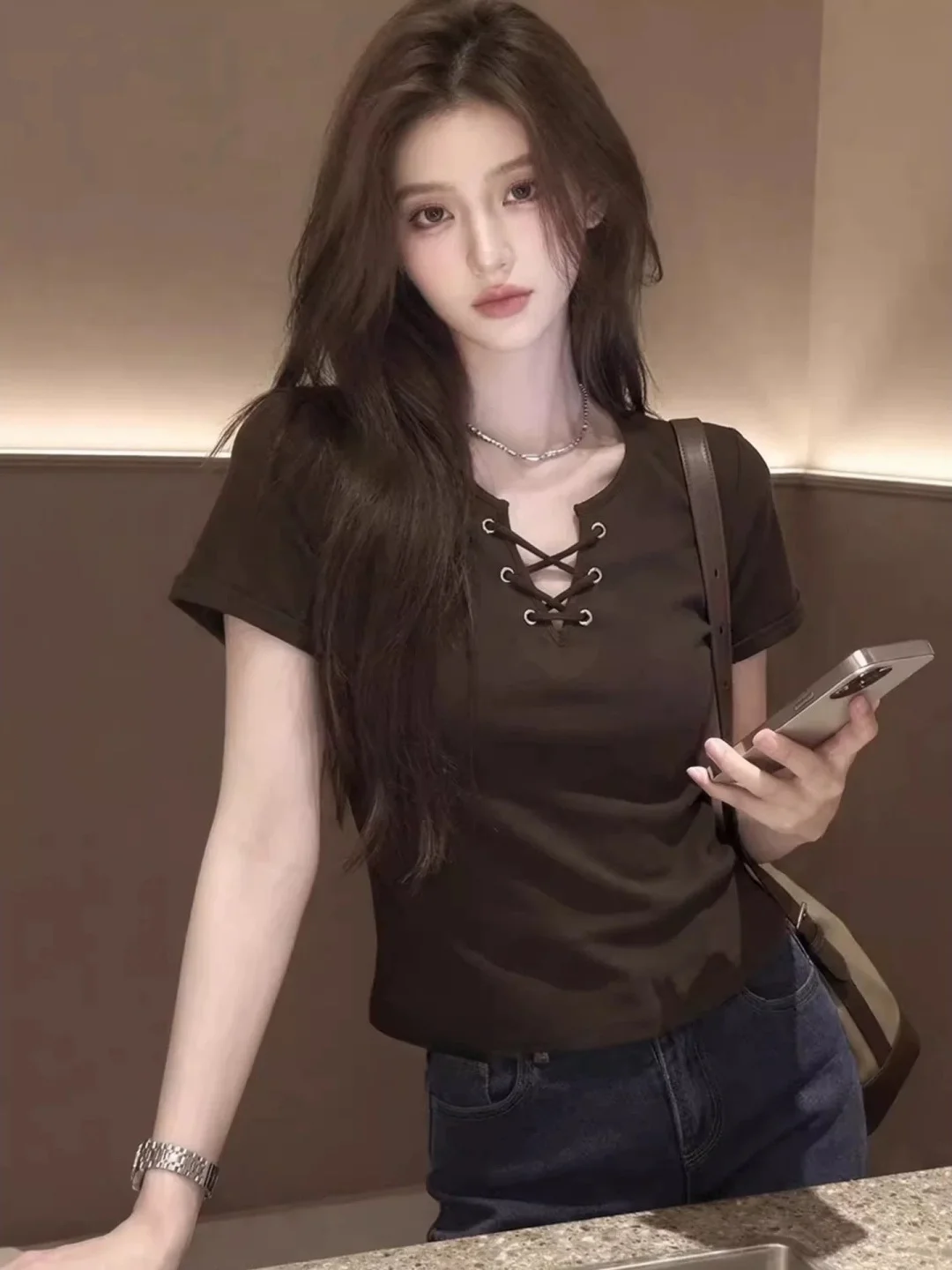 Retro American Brown Short Sleeve T-Shirt Women's Summer Beautiful Tie Waist Half Open Collar Top Not Colliding Models
Retro American Brown Short Sleeve T-Shirt Women's Summer Beautiful Tie Waist Half Open Collar Top Not Colliding Models
