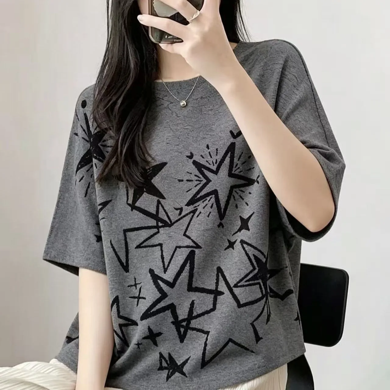 Summer New Style Women's Loose Batwing Sleeve T-shirt Star Print Pleated Elastic Texture High Elasticity Fashionable Versatile
Summer New Style Women's Loose Batwing Sleeve T-shirt Star Print Pleated Elastic Texture High Elasticity Fashionable Versatile