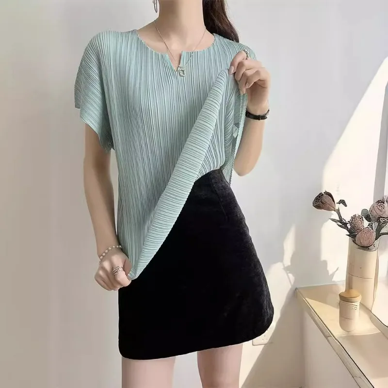 2024 Summer New Pleated Top T-shirt V-neck Split Casual Fashion Versatile Women's Solid Color Clothes
2024 Summer New Pleated Top T-shirt V-neck Split Casual Fashion Versatile Women's Solid Color Clothes