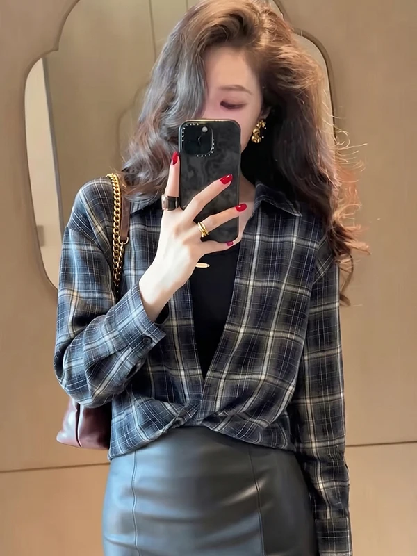 Women's Plaid Shirt Two-Piece Set Loose Long Sleeve Outerwear Slimming Ensemble Vintage Checkered Commute Style Zipper Decor
Women's Plaid Shirt Two-Piece Set Loose Long Sleeve Outerwear Slimming Ensemble Vintage Checkered Commute Style Zipper Decor