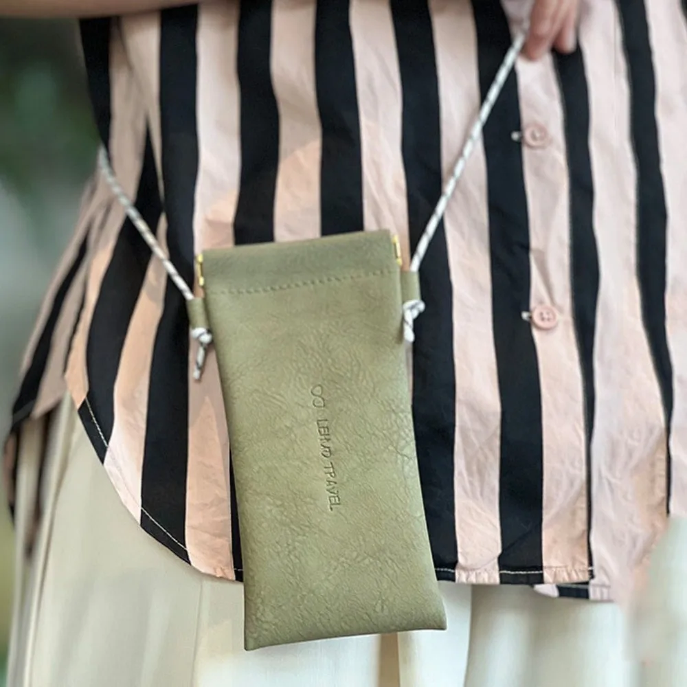 Подарки из овчины, чехол для солнцезащитных очков из искусственной кожи, мягкая кожа, простые сумки для хранения очков, однотонные аксессуары для очков, водонепроницаемая сумка, чехол
Подарки из овчины, чехол для солнцезащитных очков из искусственной кожи, мягкая кожа, простые сумки для хранения очков, однотонные аксессуары для очков, водонепроницаемая сумка, чехол