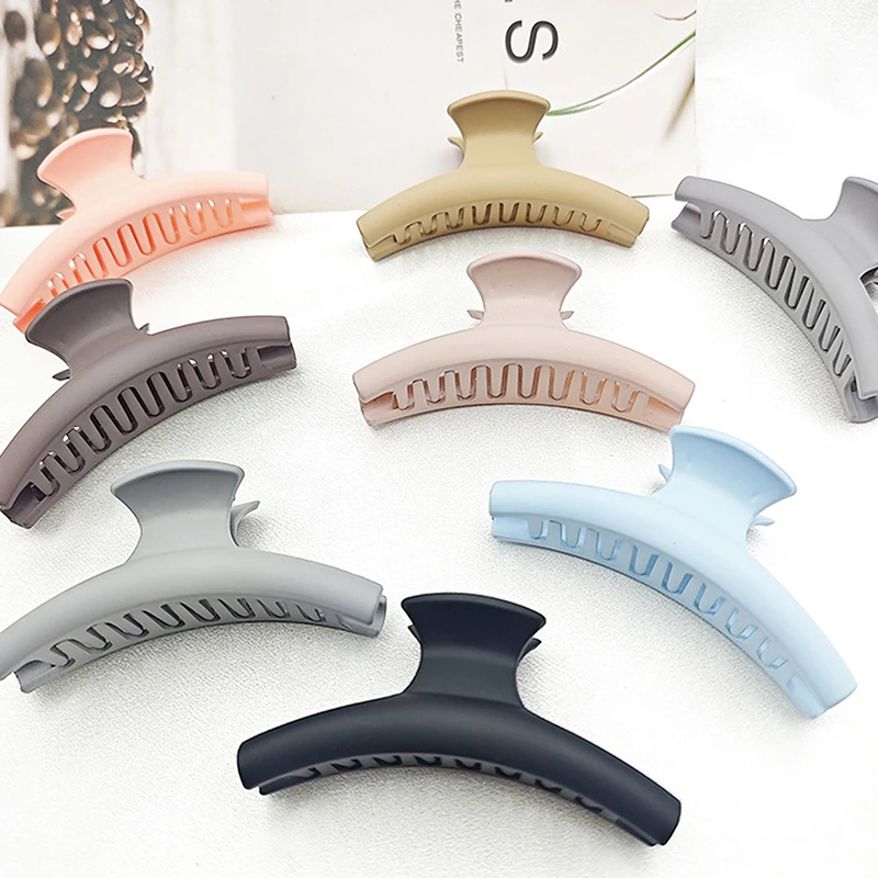 Curved Metal Shark Clip Woman Geometry Metal Hollow Hair Claw Fashion Solid Color Ponytail Hairpin Light Luxury Hair Accessories
Curved Metal Shark Clip Woman Geometry Metal Hollow Hair Claw Fashion Solid Color Ponytail Hairpin Light Luxury Hair Accessories