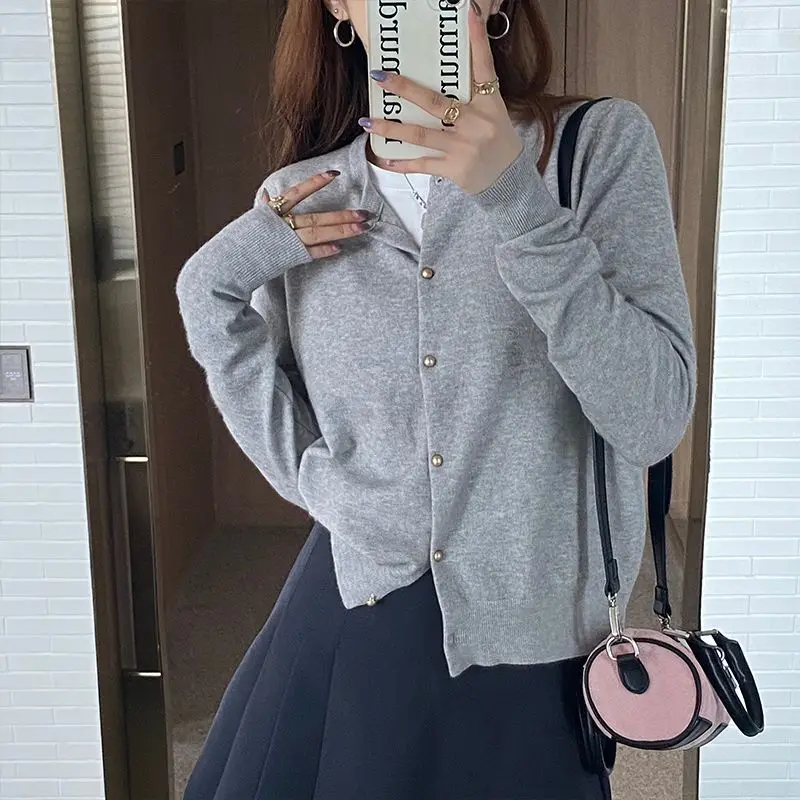 Knitted Cardigan Woman Fall Clothes Women's Long Sleeve Top Korean Fashion Knitwear Autumn Spring Jacket White Gray Red Black
Knitted Cardigan Woman Fall Clothes Women's Long Sleeve Top Korean Fashion Knitwear Autumn Spring Jacket White Gray Red Black