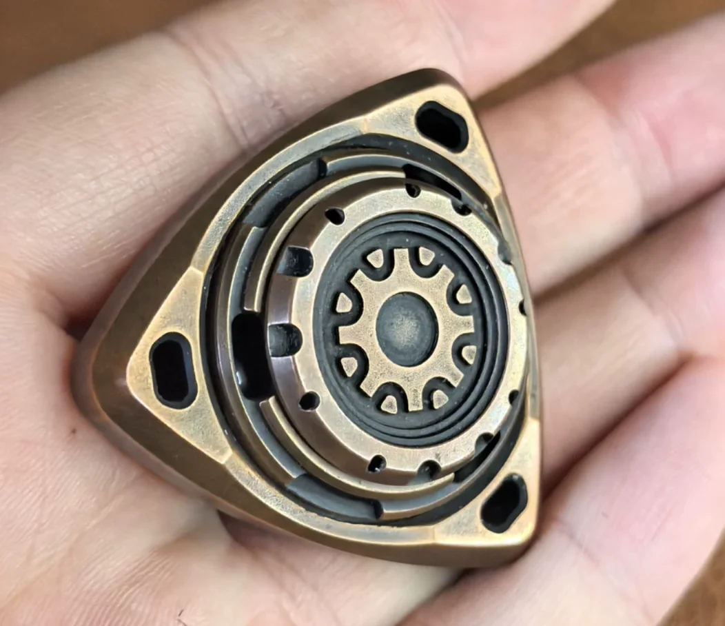 Used EDC Roaring gyroscope made of purple copper&brass spinner Fingertip gyroscope Decompression toys
Used EDC Roaring gyroscope made of purple copper&brass spinner Fingertip gyroscope Decompression toys