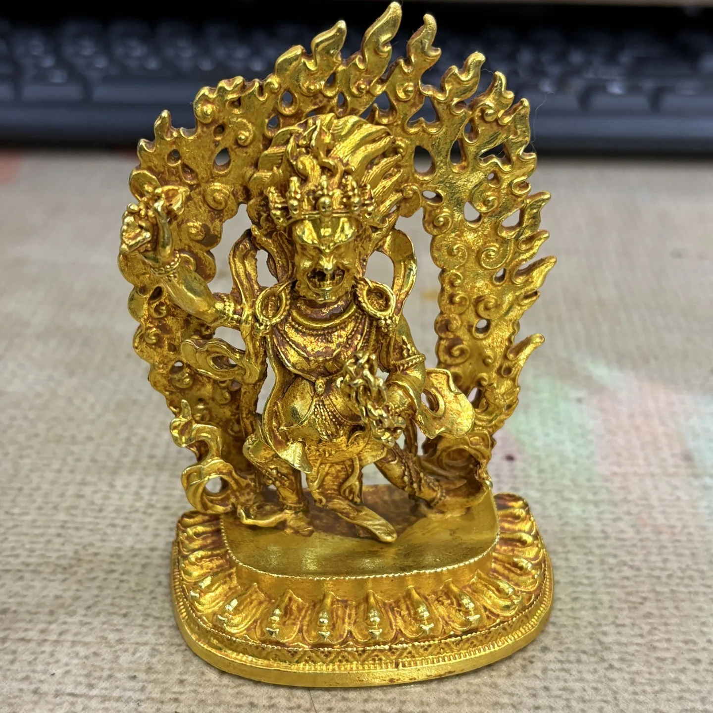 Chinese Antique Collectible Copper Six-Armed Mahakala Buddha Statue Figurine Ornament Craft Home Decor Decoration
Chinese Antique Collectible Copper Six-Armed Mahakala Buddha Statue Figurine Ornament Craft Home Decor Decoration