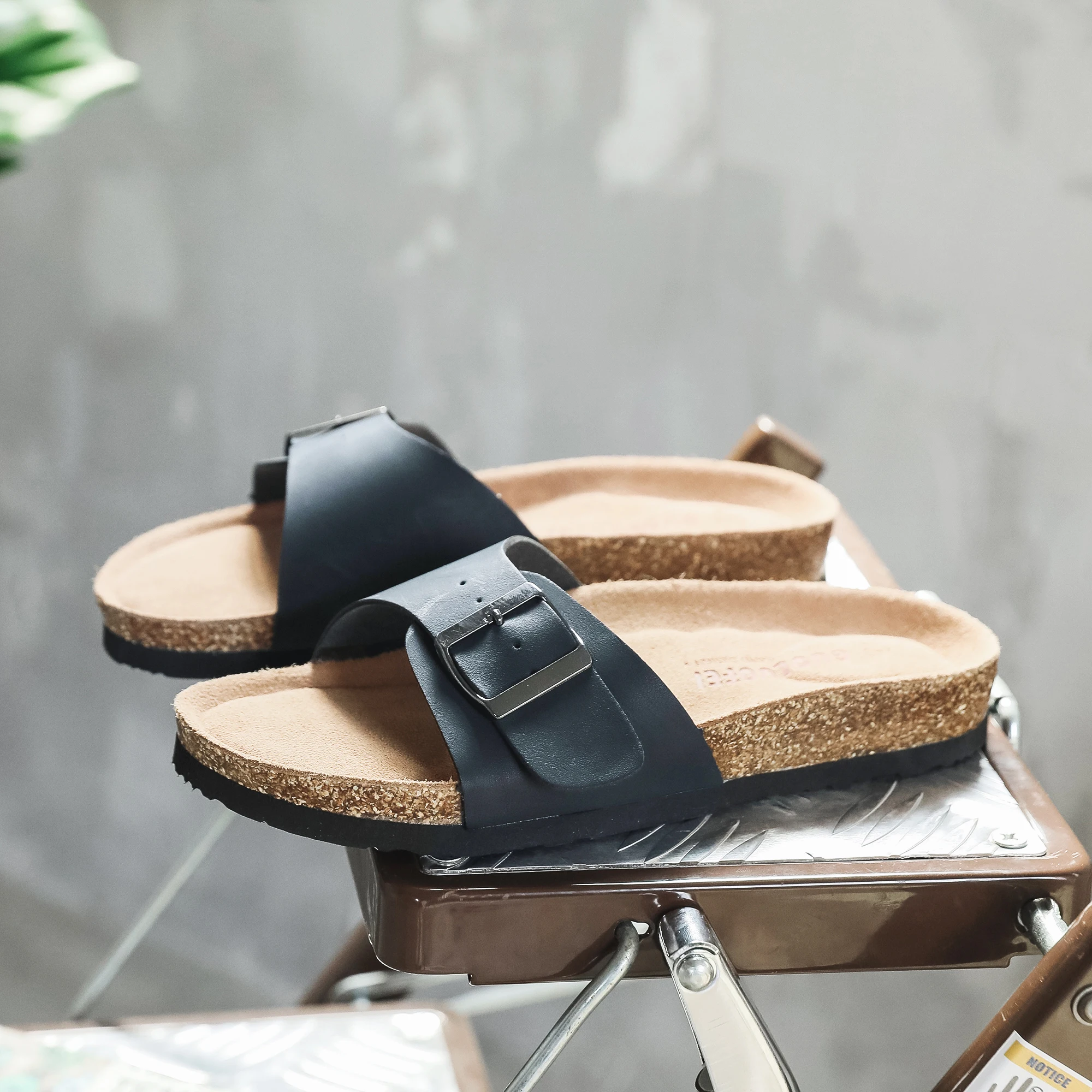 2025 Women's Buckle Strap Design Cork Slides, Stylish Open Toe Flat Summer Shoes, Comfy Outdoor Slide Sandals 
2025 Women's Buckle Strap Design Cork Slides, Stylish Open Toe Flat Summer Shoes, Comfy Outdoor Slide Sandals