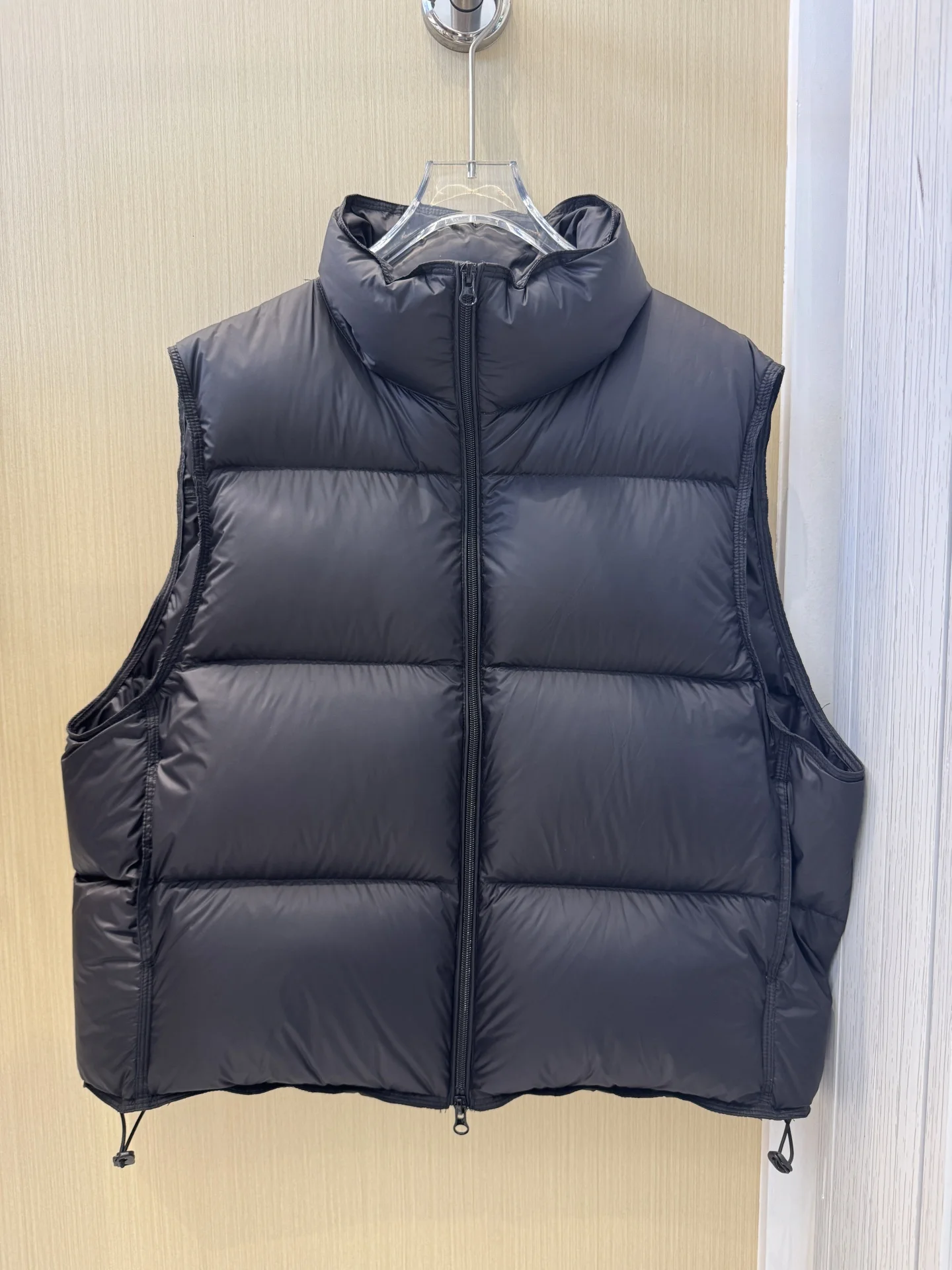 Fashionable Thickened Short Puffer Vest Women's Winter Outerwear Bread Style Jacket White Duck down Stand Collar Bubble Coat
Fashionable Thickened Short Puffer Vest Women's Winter Outerwear Bread Style Jacket White Duck down Stand Collar Bubble Coat