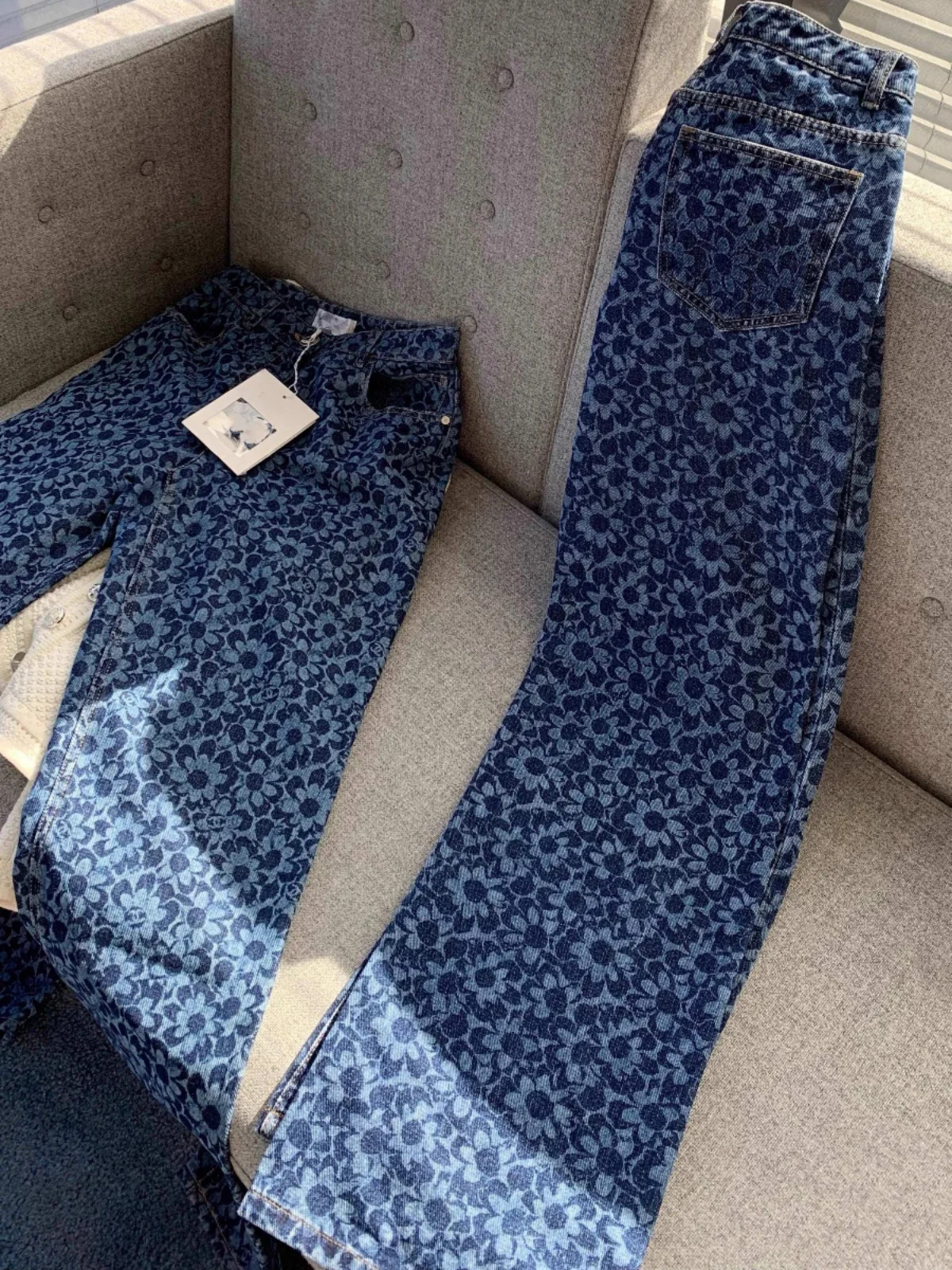 Fashionable Slimming Straight Leg Jeans CHIYOU Small Fragrance Flower Pattern Casual Style Natural Waist Zipper Closure Autum...
Fashionable Slimming Straight Leg Jeans CHIYOU Small Fragrance Flower Pattern Casual Style Natural Waist Zipper Closure Autum...