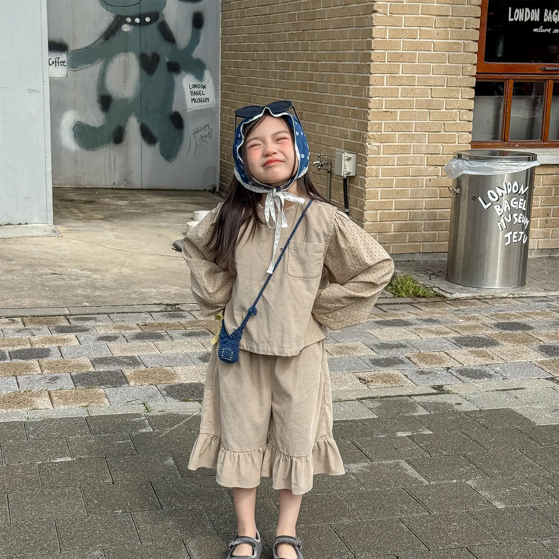 2026 весенний новый повседневный комплект одежды без рукавов для маленьких девочек, детский жилет в горошек для девочек + капри, штаны, костюм из 2 предметов, детская одежда для малышей
2026 весенний новый повседневный комплект одежды без рукавов для маленьких девочек, детский жилет в горошек для девочек + капри, штаны, костюм из 2 предметов, детская одежда для малышей