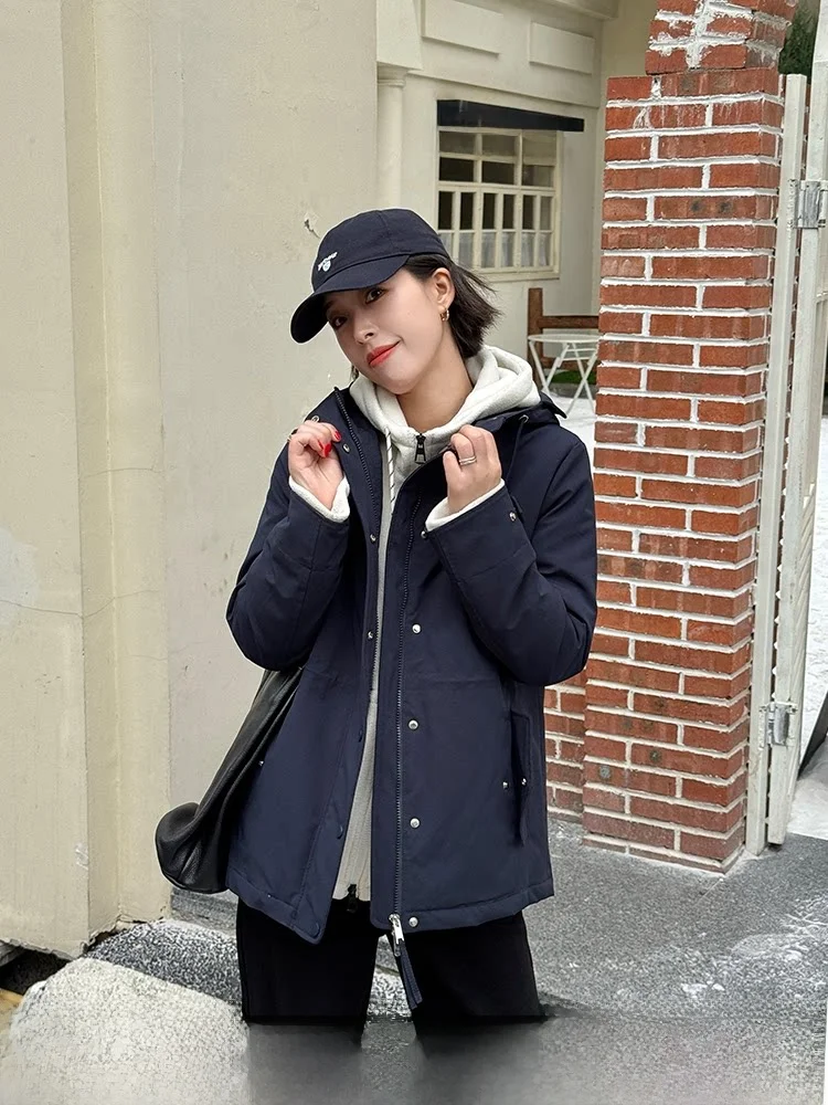 Lightweight Padded Hooded Jacket Women's Loose Fit Warm Cotton Coat Long Sleeve Mid-Length Outerwear for Winter Season
Lightweight Padded Hooded Jacket Women's Loose Fit Warm Cotton Coat Long Sleeve Mid-Length Outerwear for Winter Season
