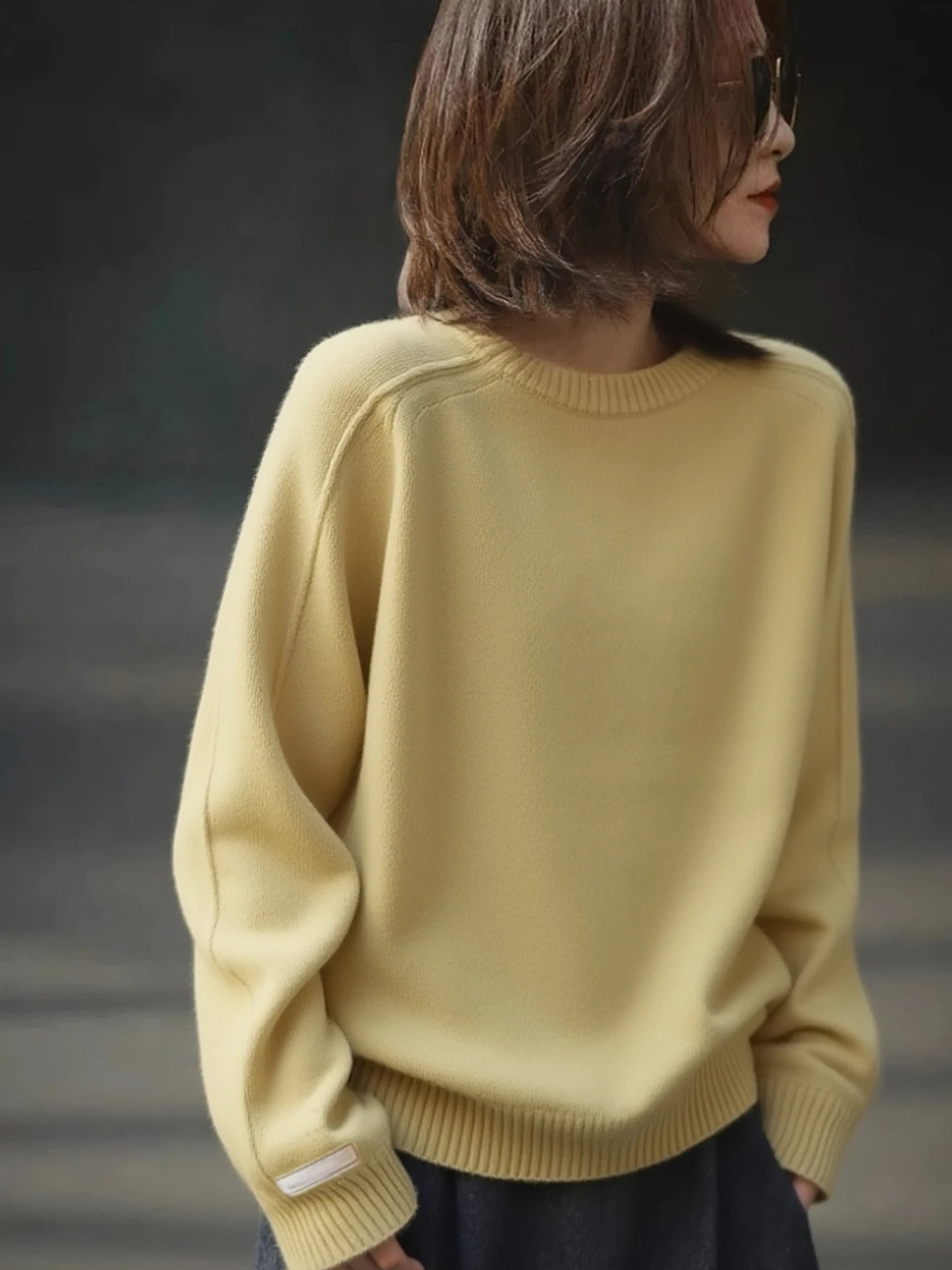 Elegant Casual Long Sleeve Knitted Sweater Base Layer Age Reduction Hoodie Korean Style Simple Design Autumn Winter Top
Elegant Casual Long Sleeve Knitted Sweater Base Layer Age Reduction Hoodie Korean Style Simple Design Autumn Winter Top