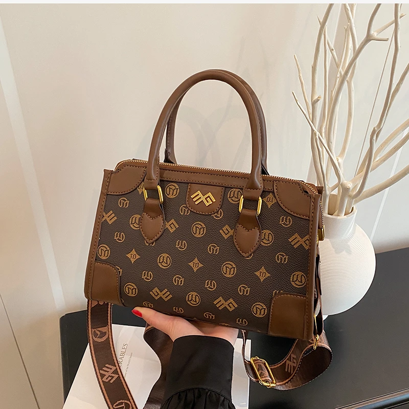 Элегантная женская кожаная классическая дизайнерская модная сумка через плечо, роскошная сумка для повседневного шикарного наряда
Элегантная женская кожаная классическая дизайнерская модная сумка через плечо, роскошная сумка для повседневного шикарного наряда