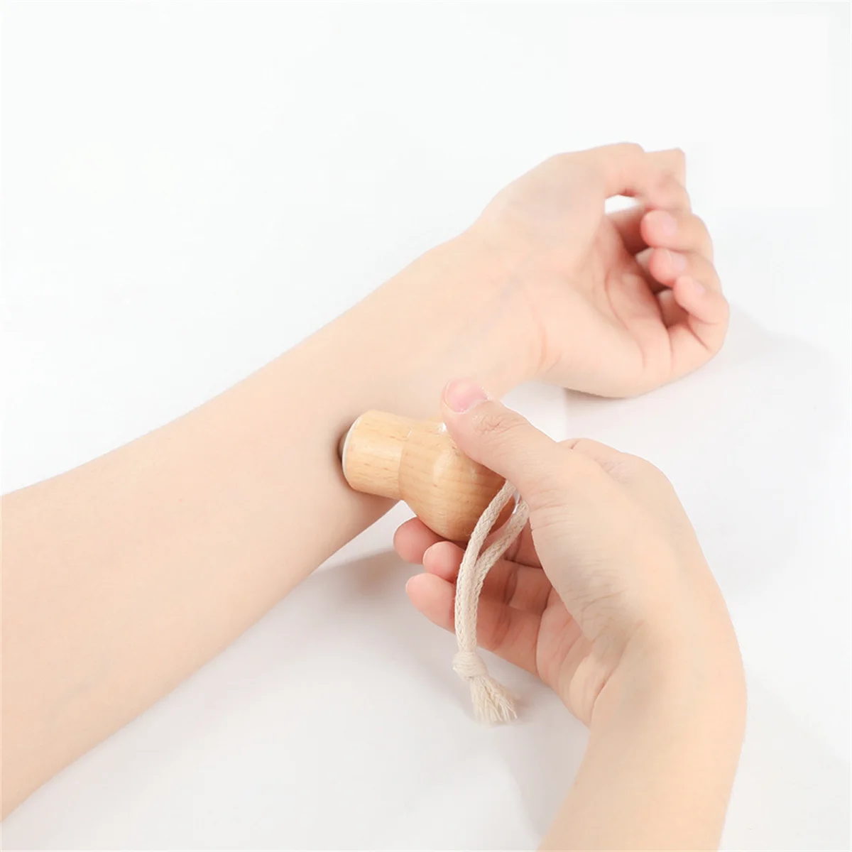 Creative light bulb facial massager roller, mini handheld Hemu household body meridian dredging massage equipment
Creative light bulb facial massager roller, mini handheld Hemu household body meridian dredging massage equipment