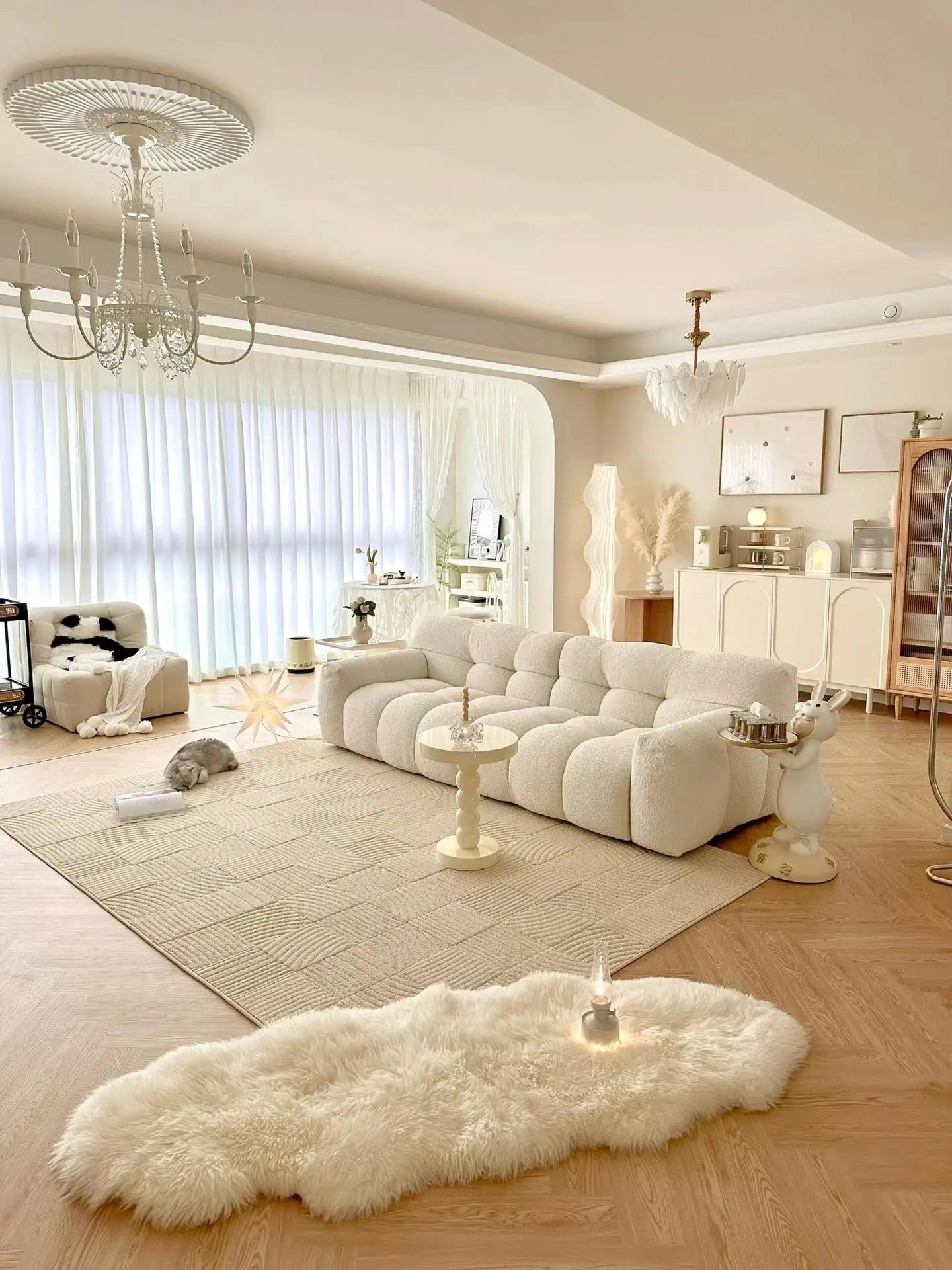 Cream wind candy sofa snowflake velvet light luxury French ins small apartment living room marshmallow
Cream wind candy sofa snowflake velvet light luxury French ins small apartment living room marshmallow