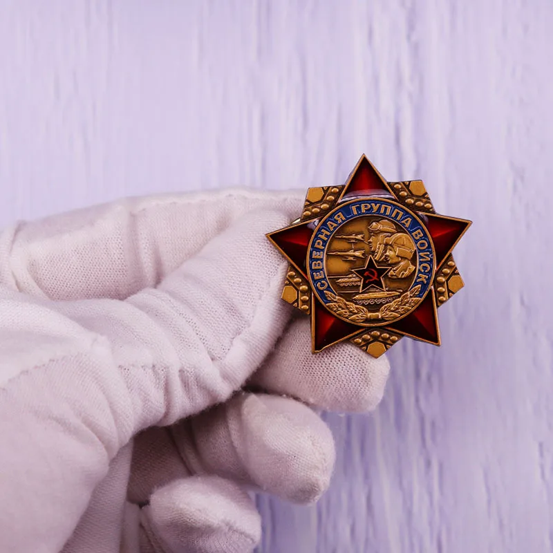 Пятно внешней торговли 1918 г., немецкий ветеранский значок, дубовый лист, шлем M35, металлическая брошь
Пятно внешней торговли 1918 г., немецкий ветеранский значок, дубовый лист, шлем M35, металлическая брошь