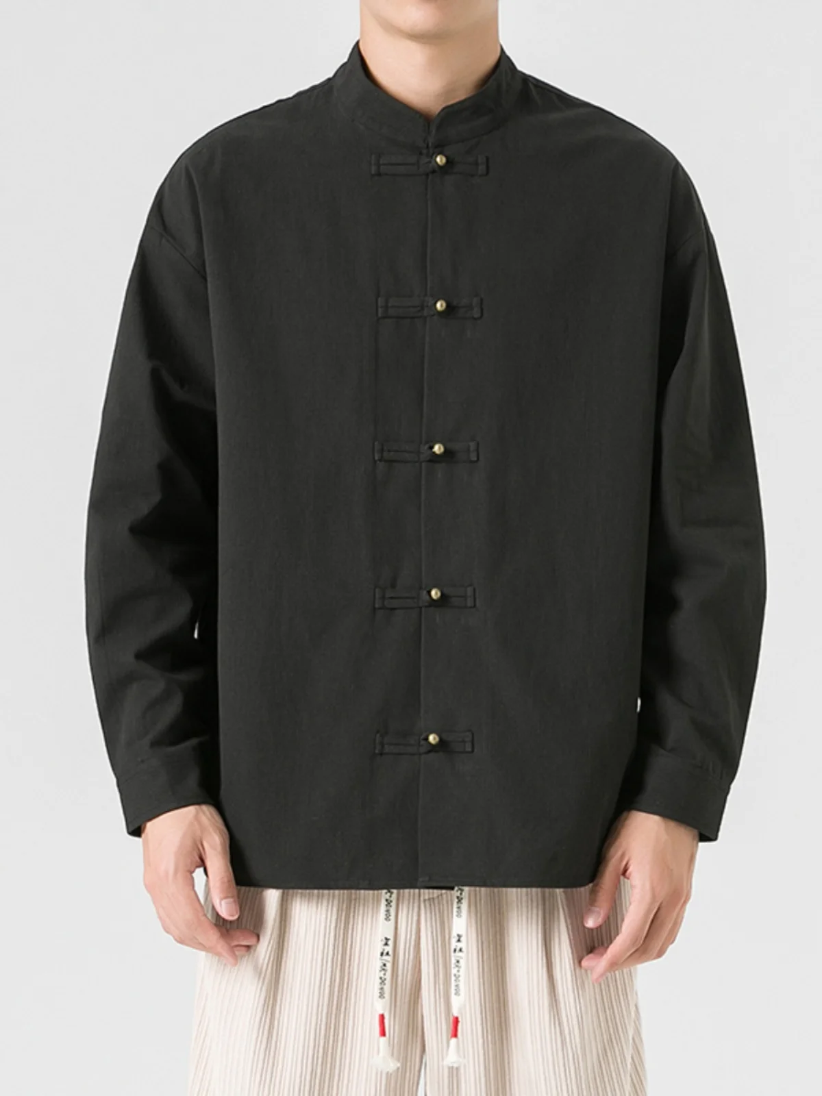 Новая осенняя мужская куртка в китайском стиле с длинным рукавом, из чистого хлопка, с воротником и медными пуговицами, молодежный костюмный пиджак свободного кроя на каждый день
Новая осенняя мужская куртка в китайском стиле с длинным рукавом, из чистого хлопка, с воротником и медными пуговицами, молодежный костюмный пиджак свободного кроя на каждый день