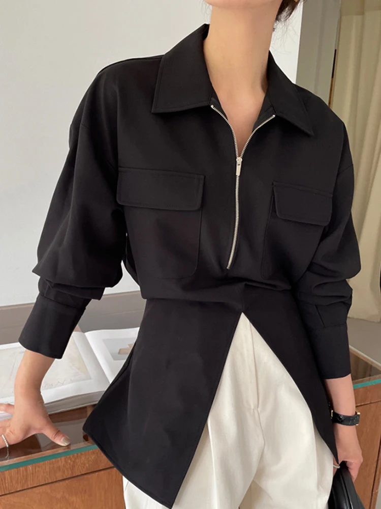 Minimalist Lapel Zipper Design Shirt For Women Double Pocket Back Lace Up Split Blusas 2023 Autumn Winter New Top X382
Minimalist Lapel Zipper Design Shirt For Women Double Pocket Back Lace Up Split Blusas 2023 Autumn Winter New Top X382